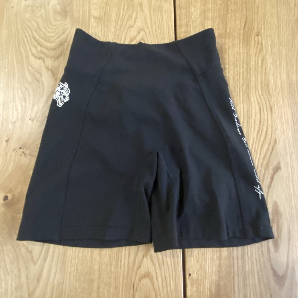 Darc sport she Wolves Medium Shorts Black Scrunch Butt Script Leg